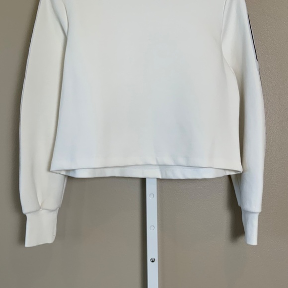 Hunter x Target Chainlink Sleeve Pullover Cropped Top - Picture 15 of 16